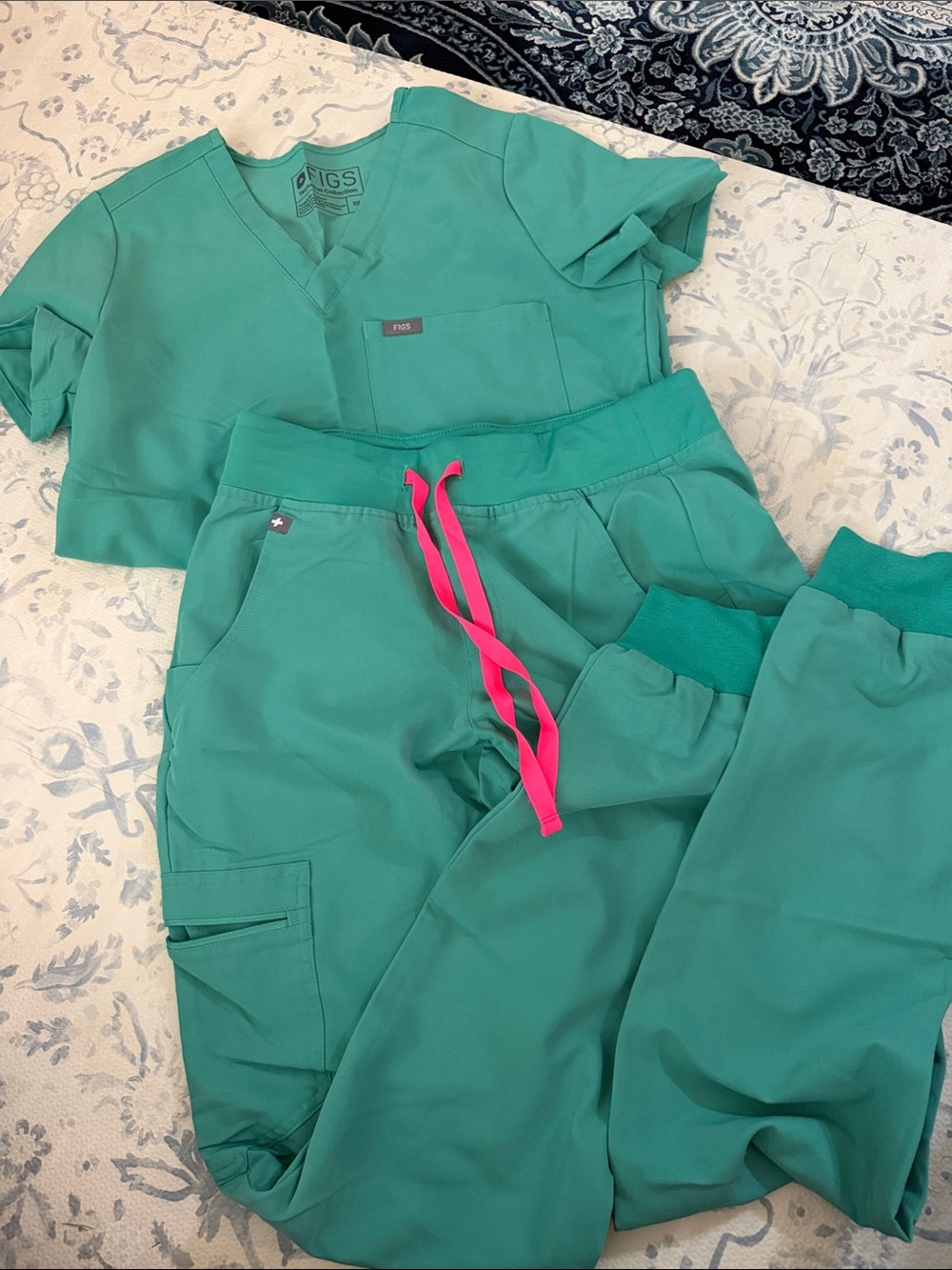 Figs XS Teal Scrub Set with Hot Pink Drawstring